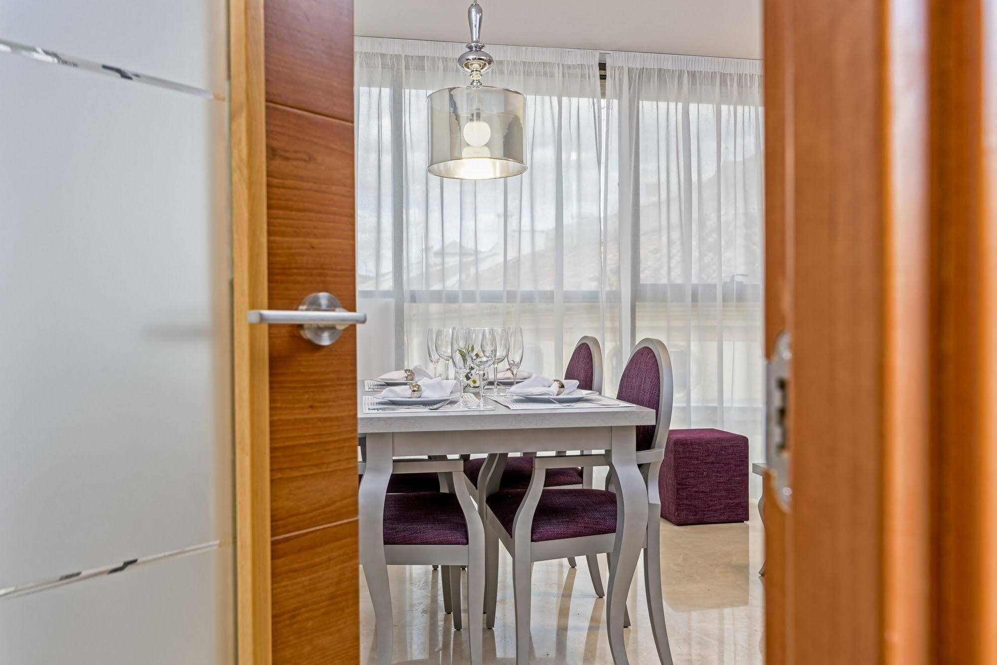 Goodplaces Larios Apartment Malaga Bagian luar foto